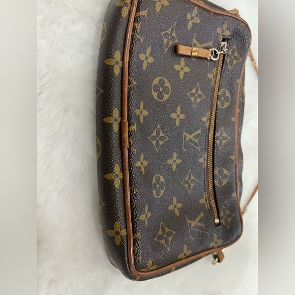 Louis Vuitton crossbody bag - Picture 3 of 5